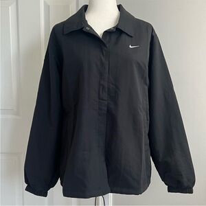 Nike Womens Classic Black
Windbreaker Size S